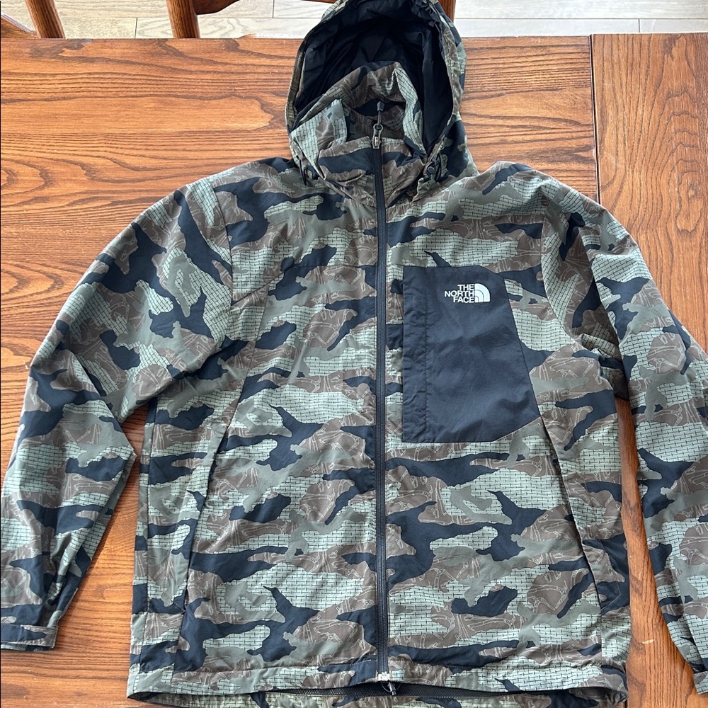 The North Face Men's Camo Windbreaker with Black Pocket